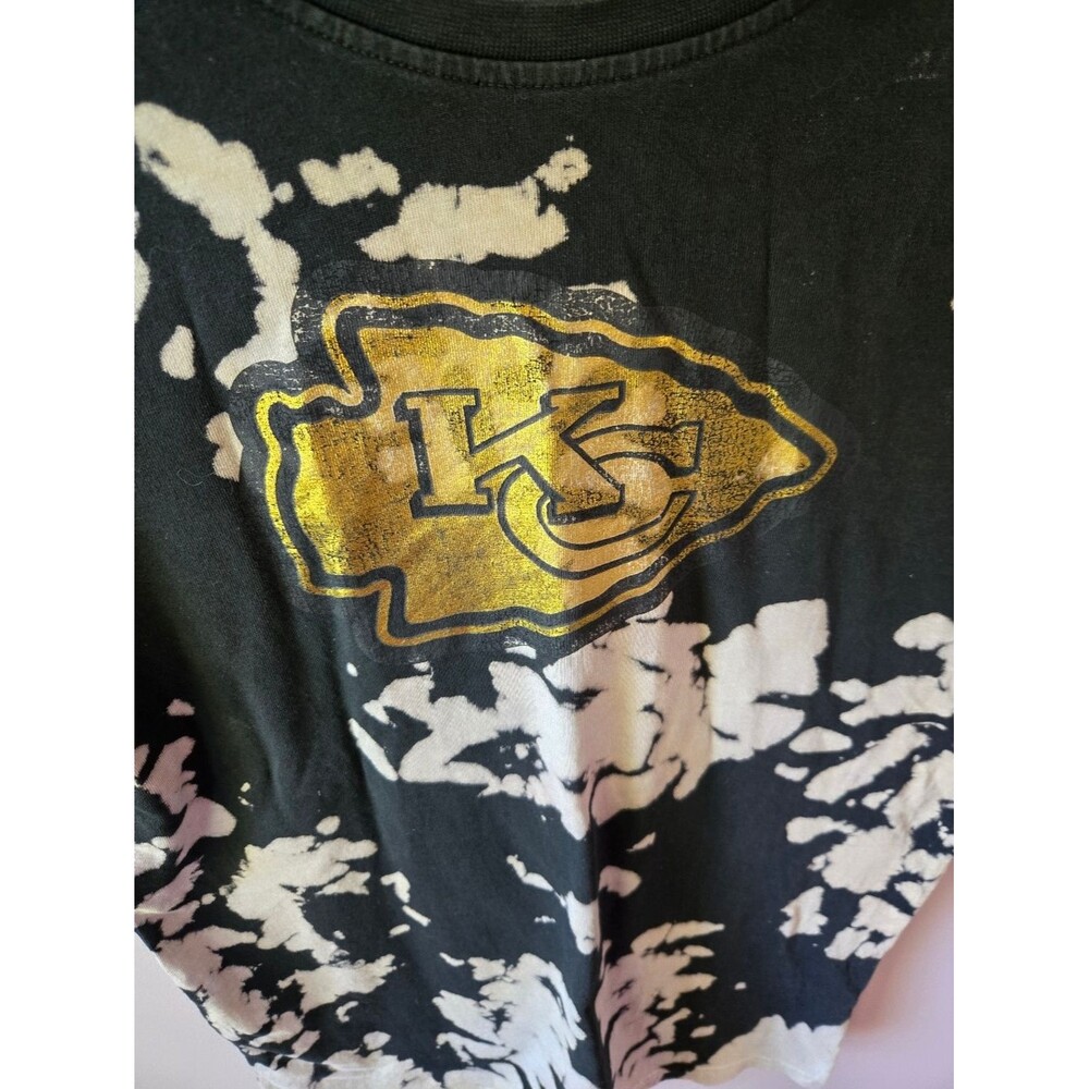 🏈 Kansas City Chiefs Bleach Splatter Graphic Tee - Picture 2 of 6